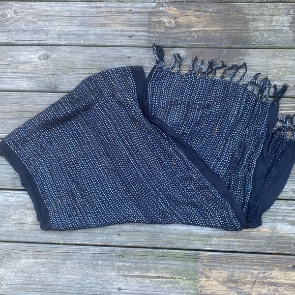 New York & Co black w/ silver sequin pashmina scarf wrap 100% Viscose - NWT - Picture 9 of 13